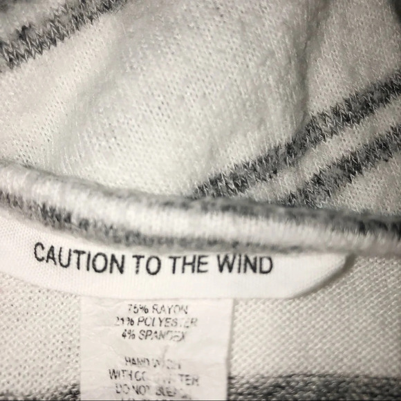 Caution to the wind tie front top - Picture 3 of 3